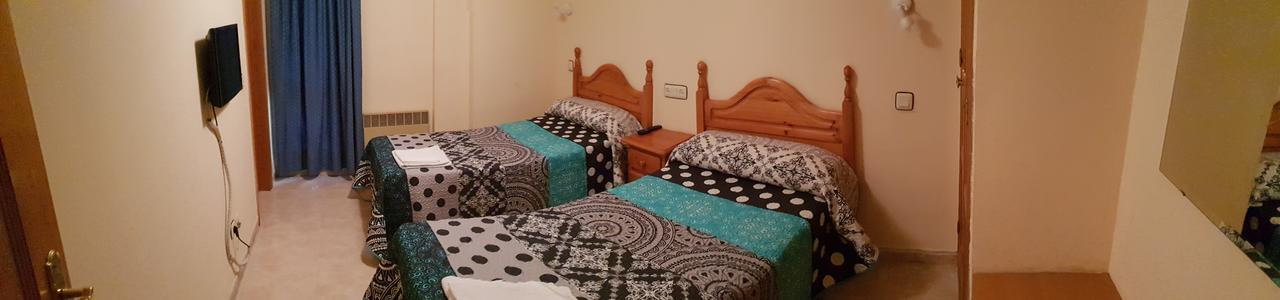 Hostal El Busto Teruel Esterno foto