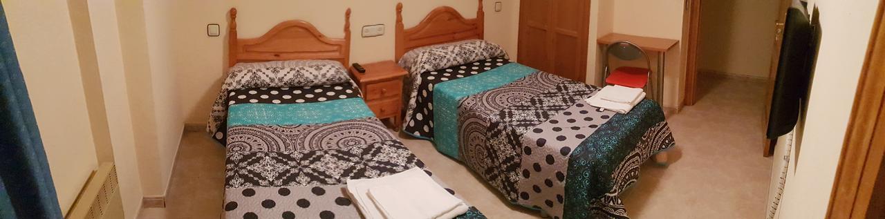 Hostal El Busto Teruel Esterno foto