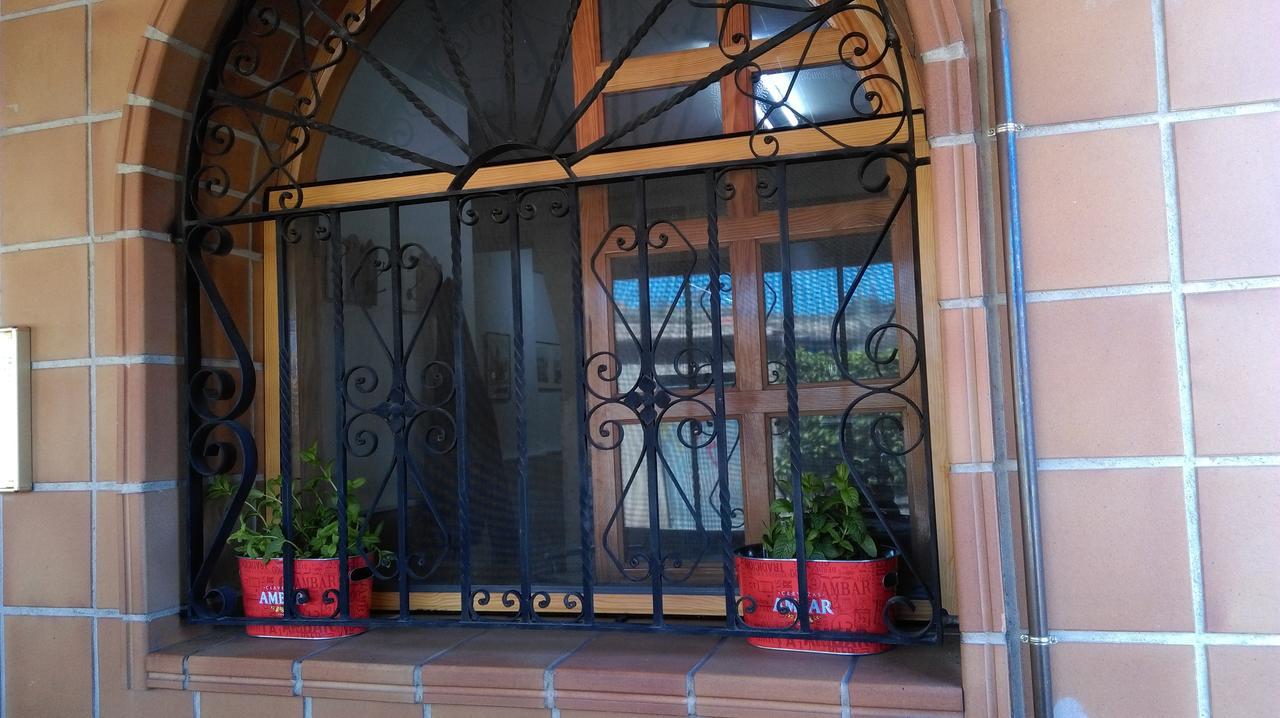 Hostal El Busto Teruel Esterno foto